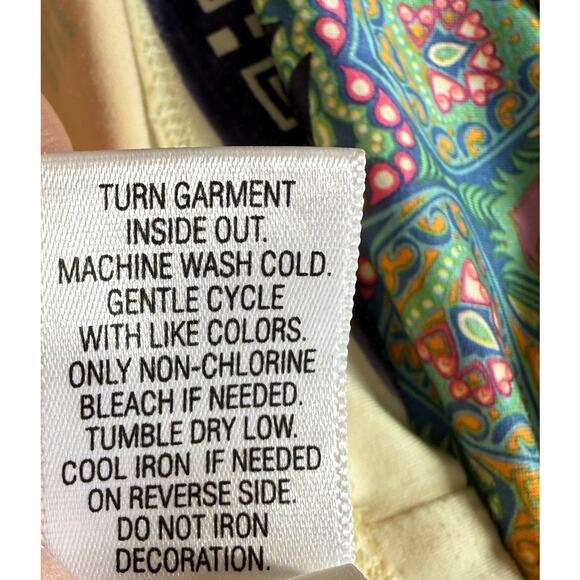Apt 9 Women’s Paisley Boho Print Short Sleeve Top Small Poly Spandex - Picture 11 of 11